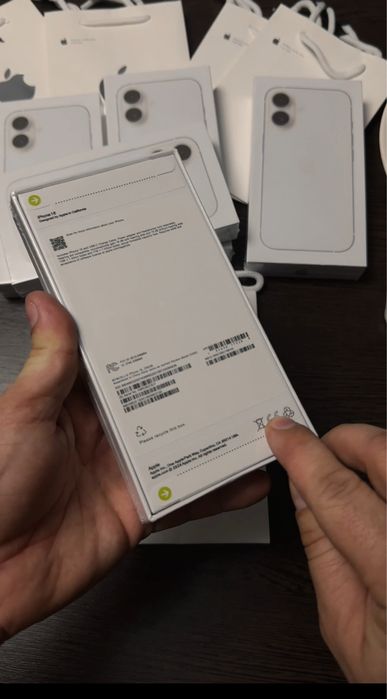 Фейк айфон 16 , внутри конфеты