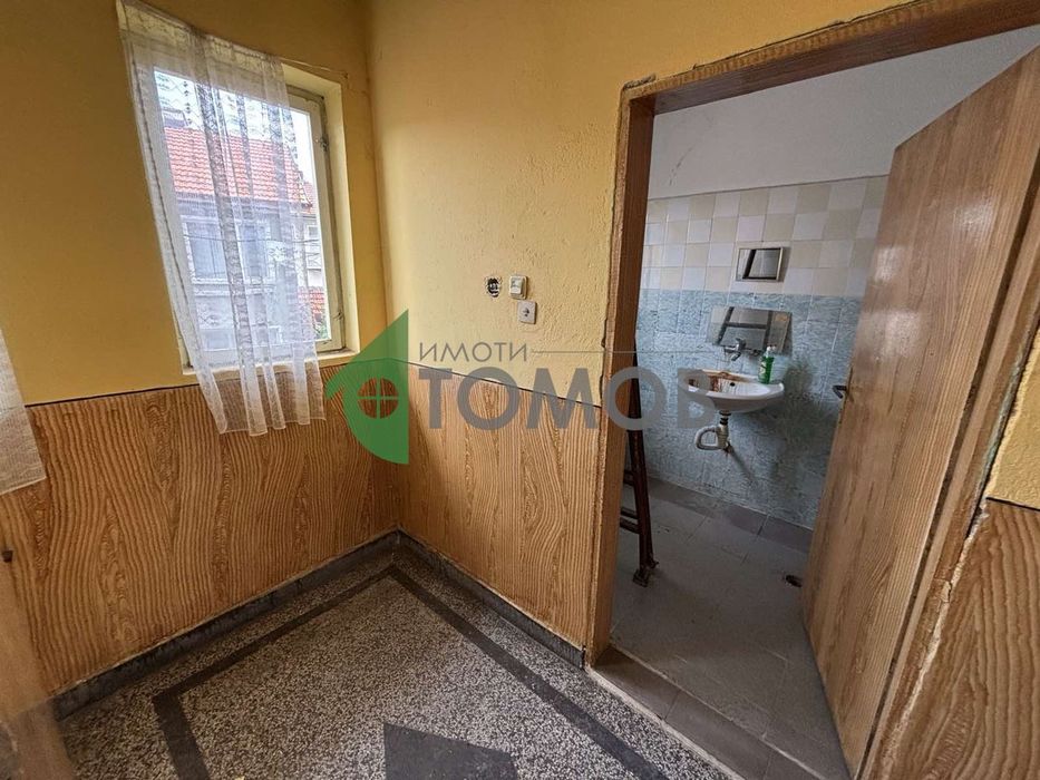 Двуетажна къща на плоча в кв. Самара 1