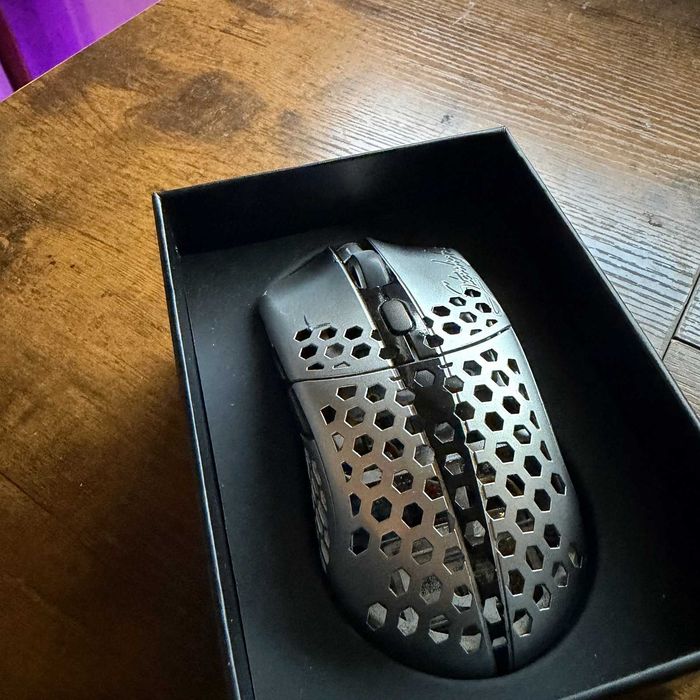 Finalmouse Starlight Pro TenZ Small – Перфектния Коледен Подарък -отлично състояние, с кутия