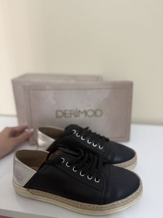 Маратонки Derimod
