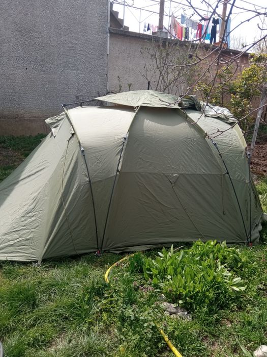 Продавам шаранска палатка запазена разпъва се лесно става за две легла
