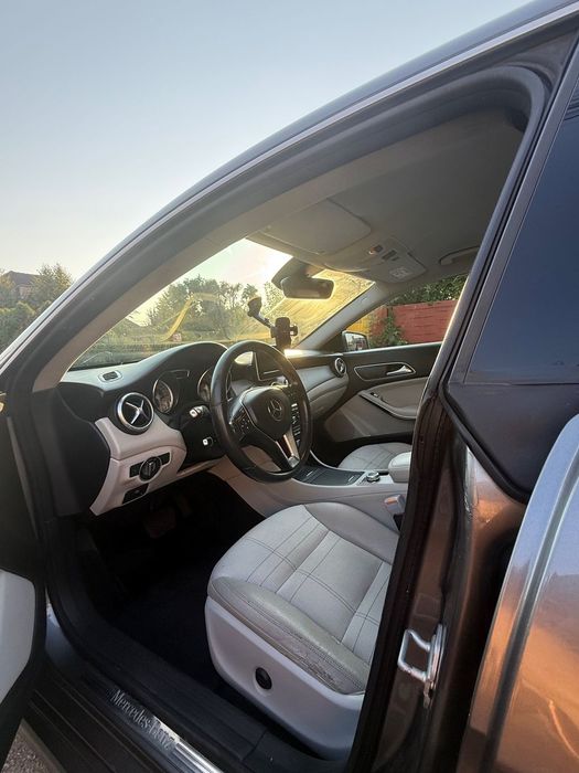 Mercedes-Benz CLA 200 unic proprietar