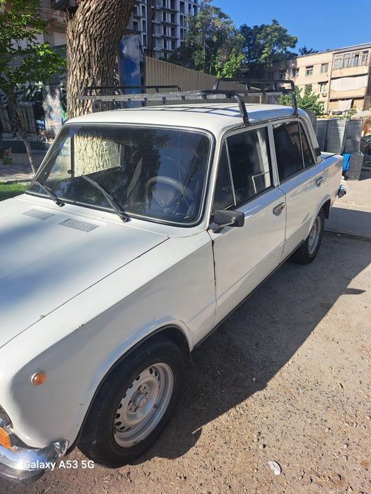 Vaz 21011 sotiladi