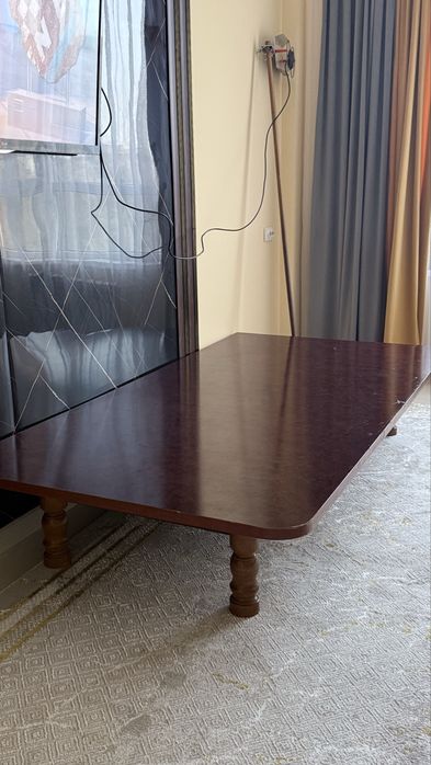 Деревянный стол большой