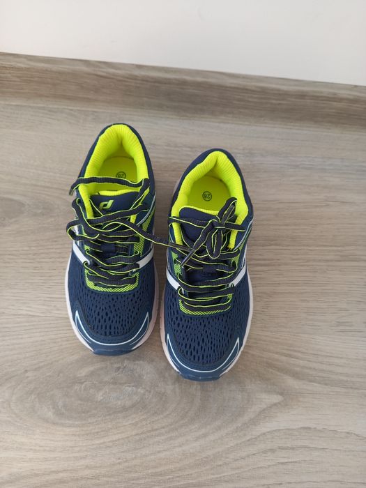 Adidași mărimea 28