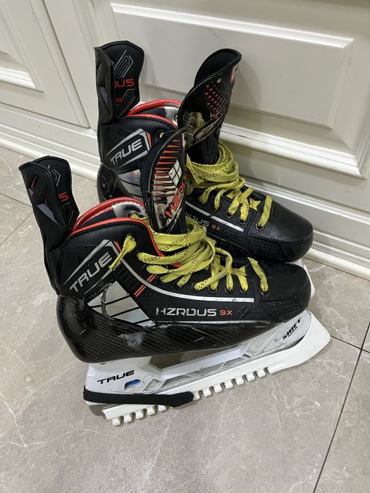 Коньки хоккейные TRUE прфессиональные