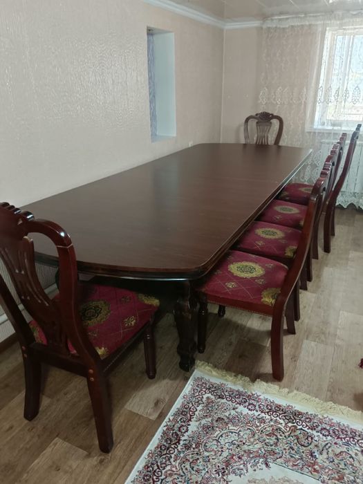 Продаю овальный стол с 6 стульями