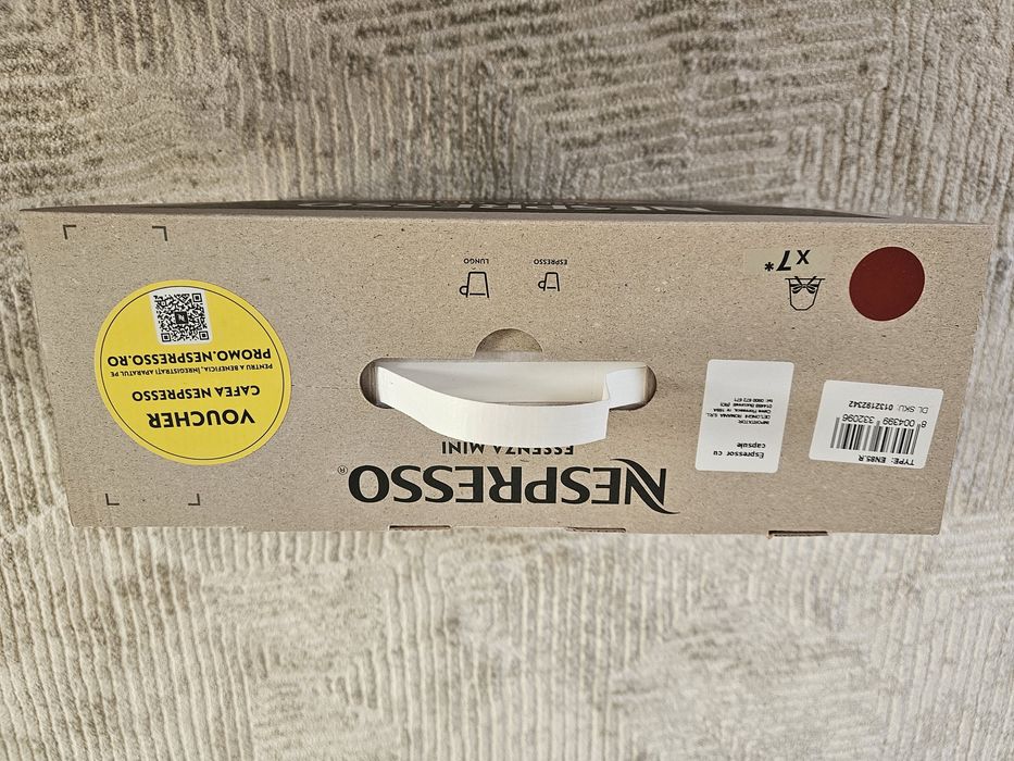 Espressor capsule Delonghi Nespresso + 47 capsule de cafea Nesprsso