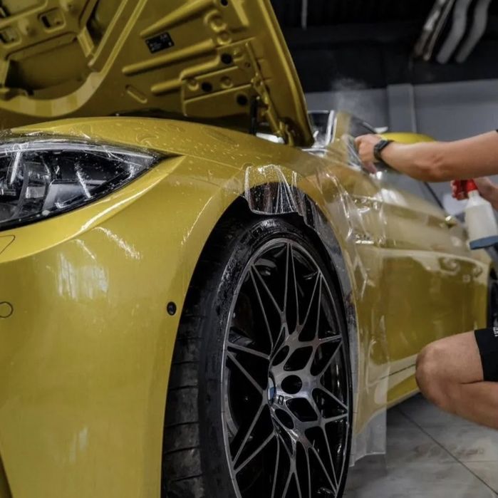 Оклейка автомобиля пленкой.