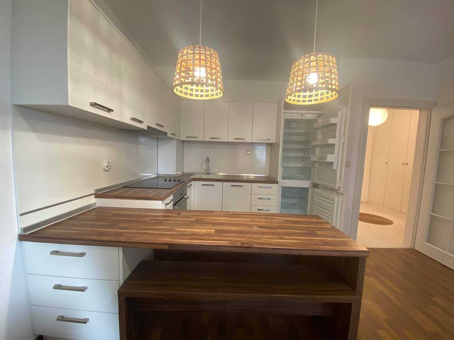 Дава се под наем Двустаен апартамент в Бургас, Изгрев - 44 кв.м за 275 € - Снимка #1