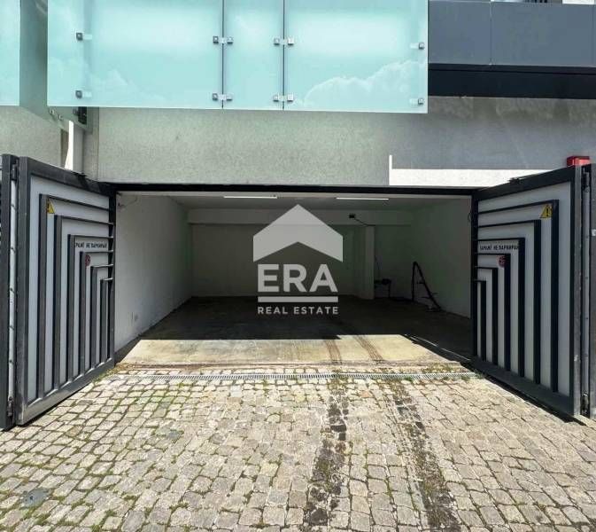 Дава се под наем Гараж / Паркомясто в Русе, Център - 38 кв.м за 306 € - Снимка #1