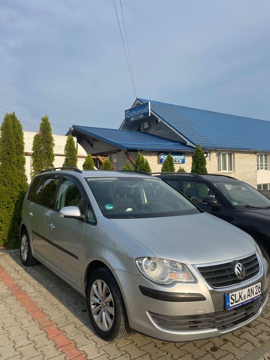 VOLKSWAGEN Touran