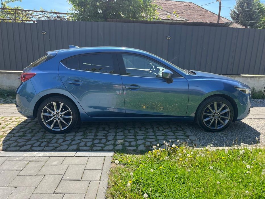 Mazda 3, motor 2.0 Skyactiv-G (aspirat natural, benzina), 120 CP, hatchback, fabricatie 2017, 130 000km, merge si arata impecabil