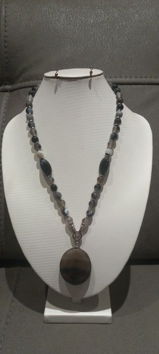 Бусы из натуральных камней