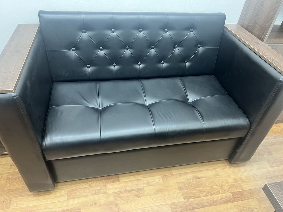 Продам диван для офиса