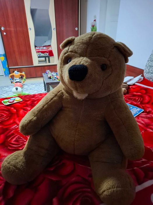 Urs de plus foarte mare