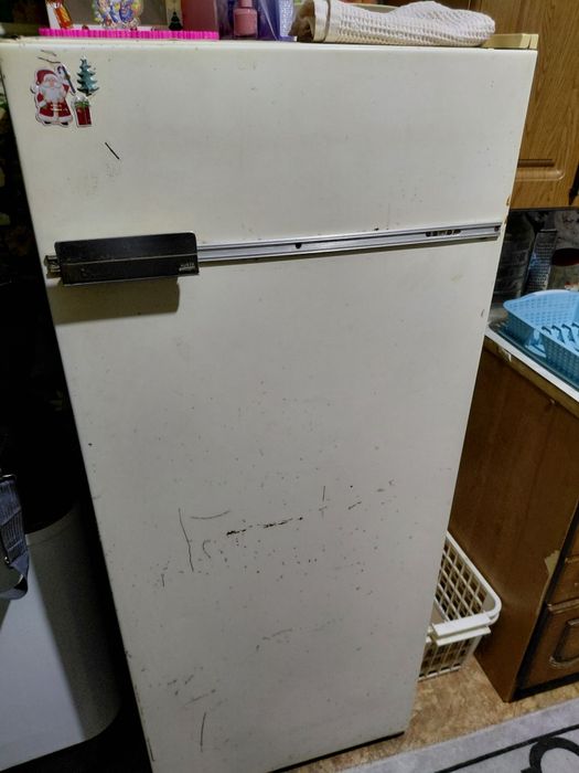 Холодильник б/у в рабочем состояний