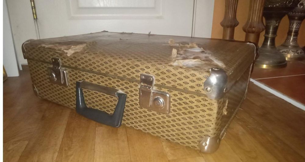 Очень старый чемодан советский СССР