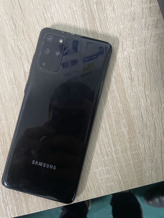 S20 plus 128/8gb srochna sotiladi ideal