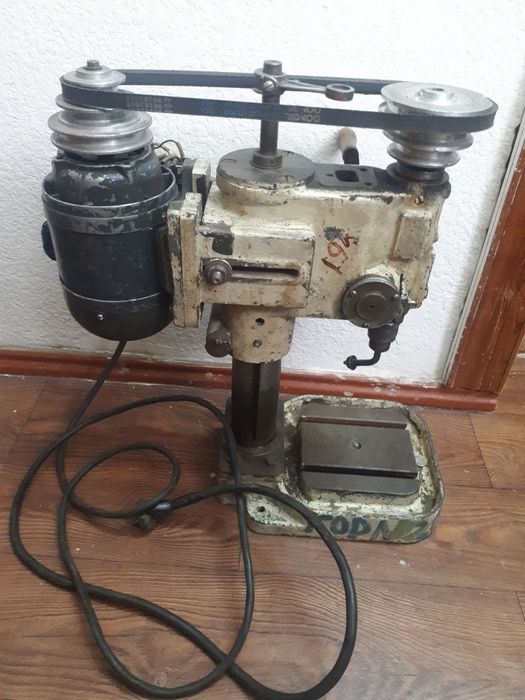 Срочно продаю станок сверлильный