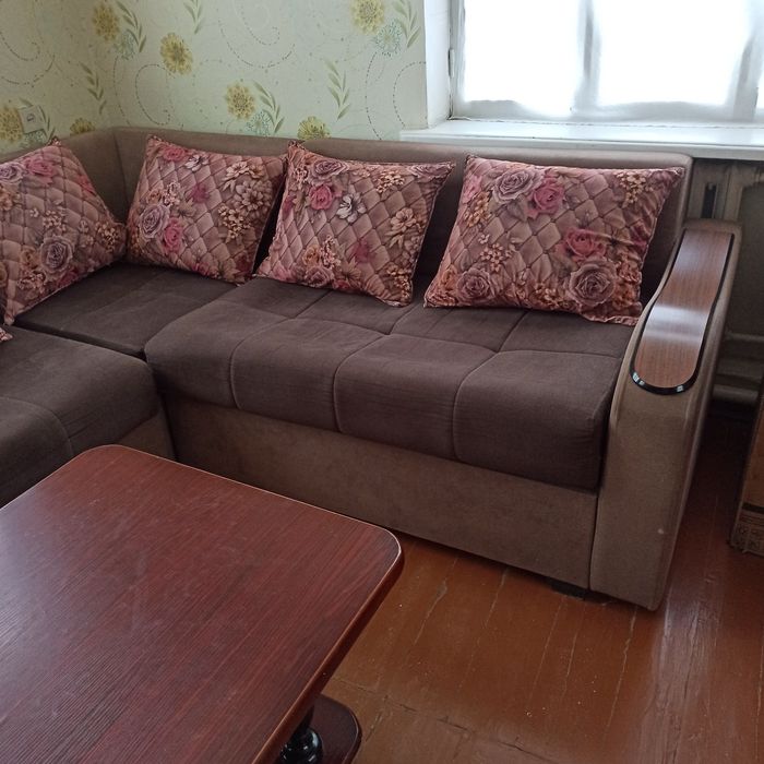Продается диван уголок большой б/у