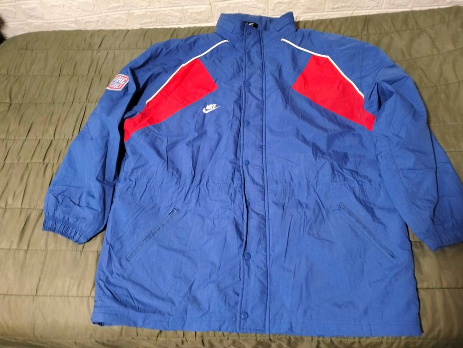 jacheta sport pentru vant cu gluga