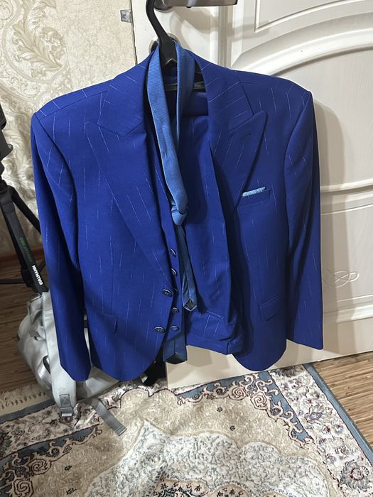 Продам костюм тройка