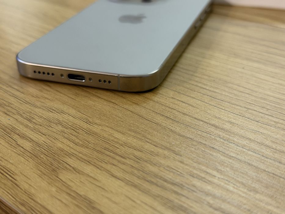 Бартер/заменям iPhone 16 pro 256gb natural като нов