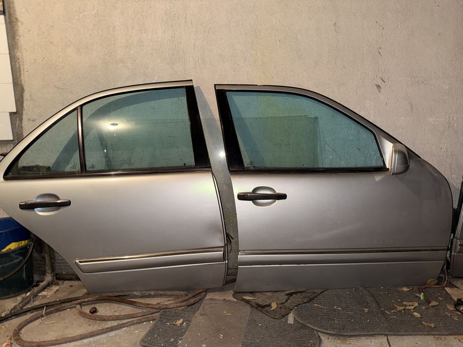 Врати за mercedes E clasa W 210