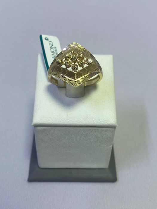 Кольцо желтое золото НОВОЕ /СТ 30782