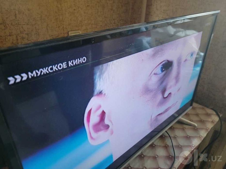 Рабочий 32 дюймовый LCD телевизор Artel + подставка