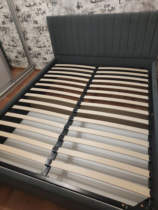 Новая кровать двухспальняя с матрасом