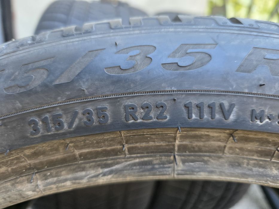 Vând patru anvelope de iarna pirelli 315 35 22/ 275 40 22dot 0823