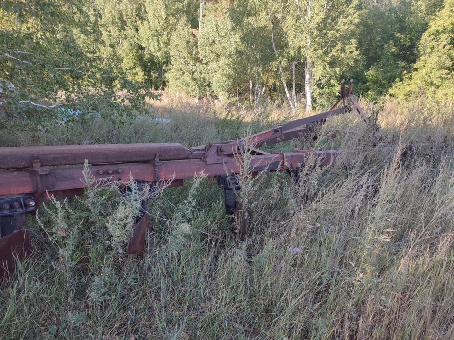 Продам плуг 8 корпусов