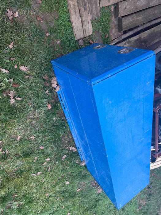 Vand lada de scule si alte piese de iveco