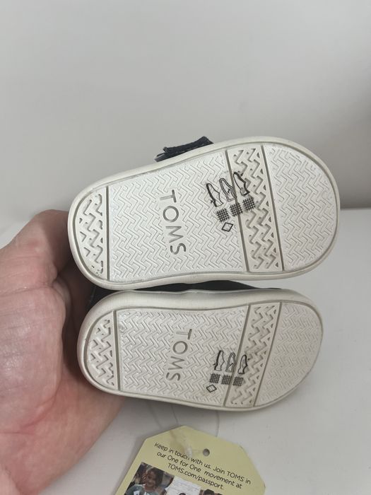 Бебешки обувки на toms