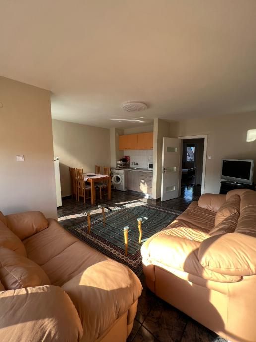 Дава се под наем Двустаен апартамент в Пловдив, Център - 60 кв.м за 475 € - Снимка #1