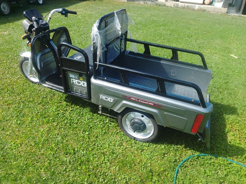 Tricicleta electrică cu benă