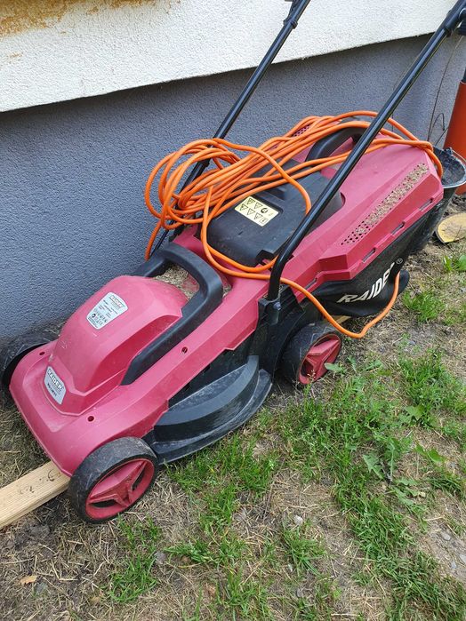 Mașină de tuns gazonul