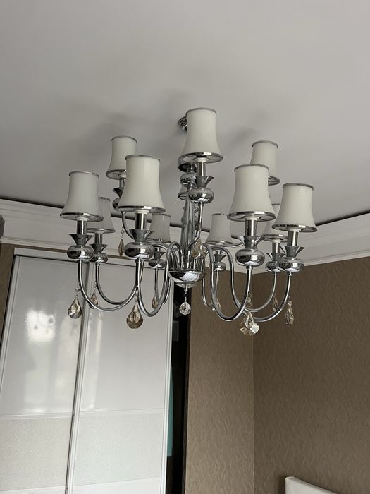 Продам люстру 12 рожков хрусталь.