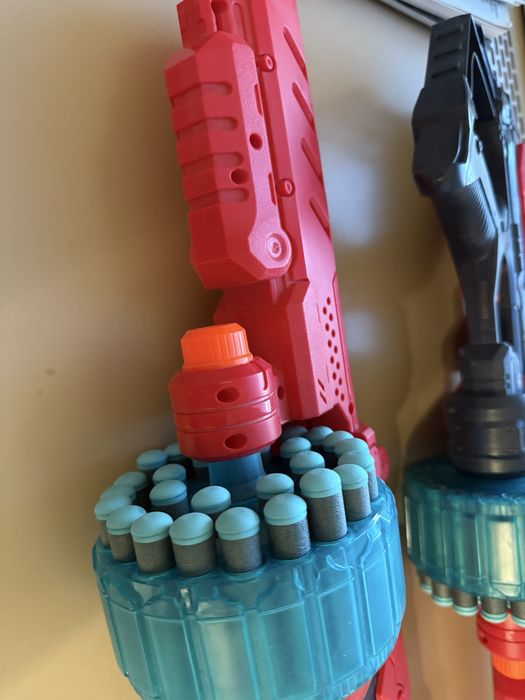 Бластеры, пистолеты с набором пулек.