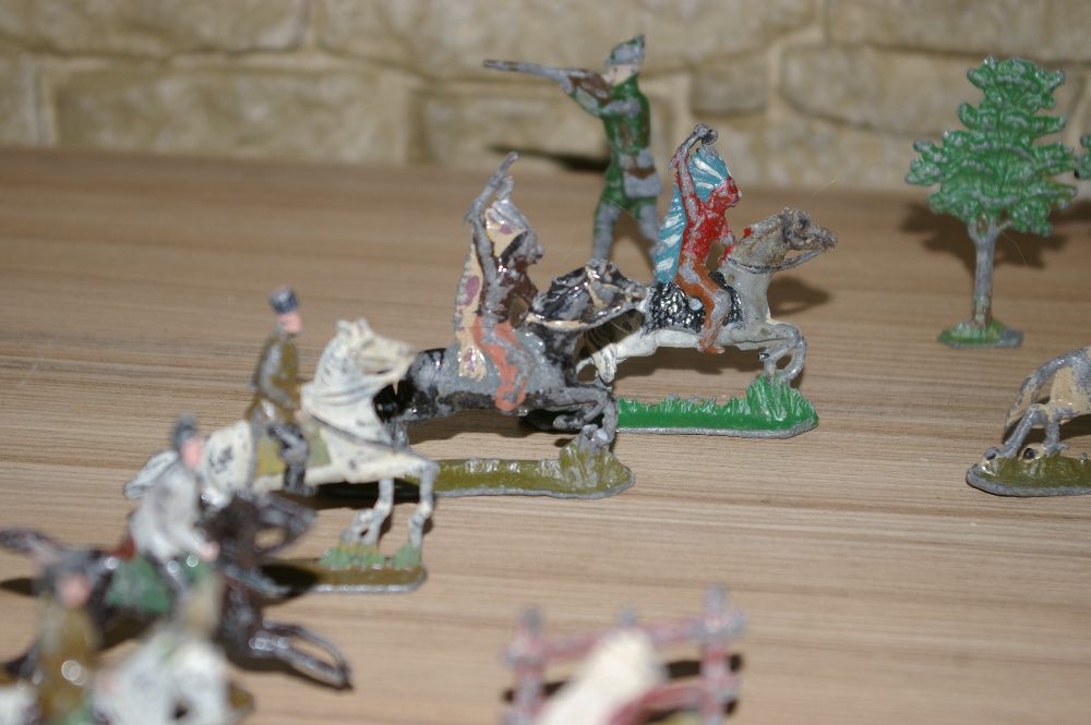 Vand lot de figurine vechi de plumb,cu patina originala-de colectie