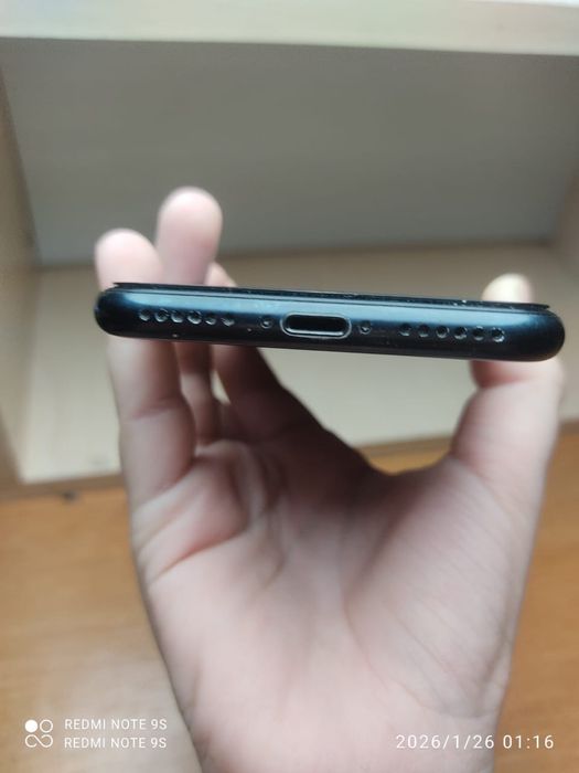 айфон се 2-го поколения