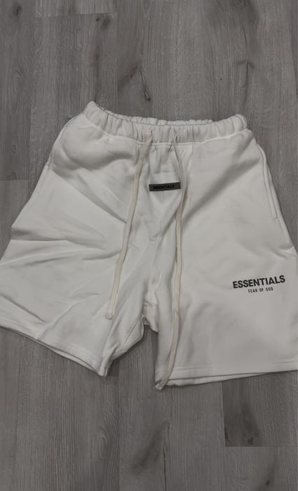 Essentials къси панталони