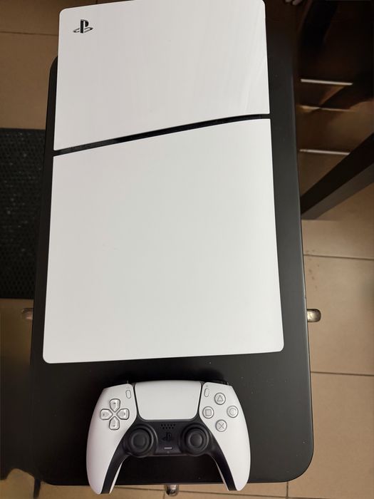 Consolǎ PS5 nouǎ, folositǎ 2 luni, în garantie