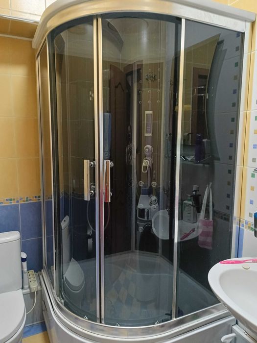 Продам душевую  кабину