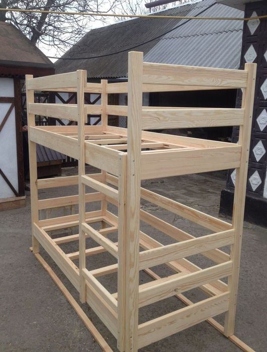 Двухъярусная кровать