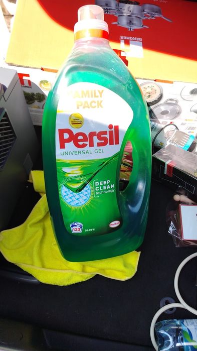 Persil Lichid  a