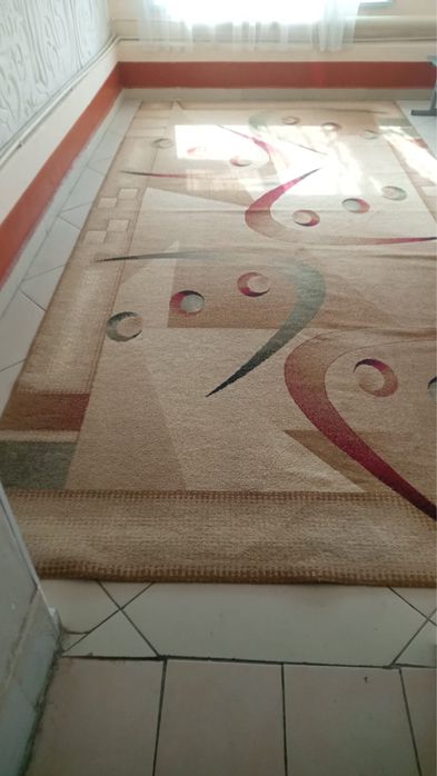 Ковер качественный, почти новое!