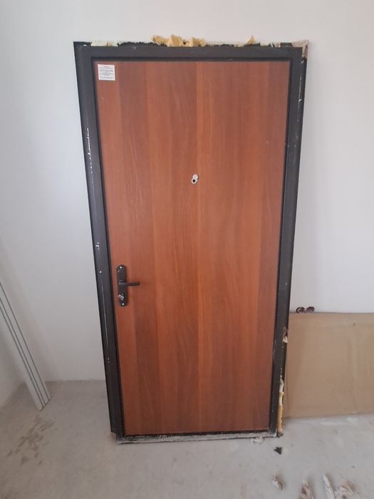 Дверь входная металлическая